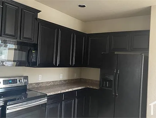 2229 Julian Dr — Photo 3