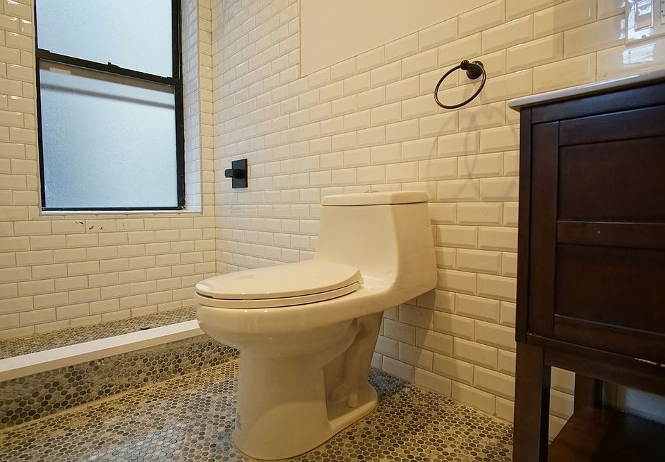 2nd image of 1402 Park Pl #2BB