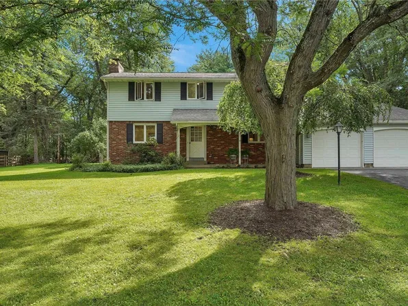 4685 Boncrest Dr E, Williamsville, NY 14221