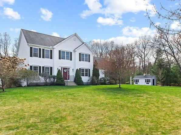 138 North St, Bellingham, MA 02019