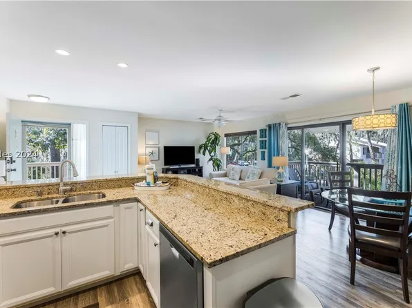 125 Cordillo Pkwy APT 8, Hilton Head Island, SC 29928