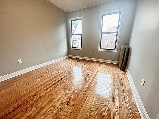 3rd image of 565 W 215th St APT 44