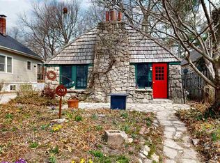 1322 Muscatine Ave, Iowa City, IA