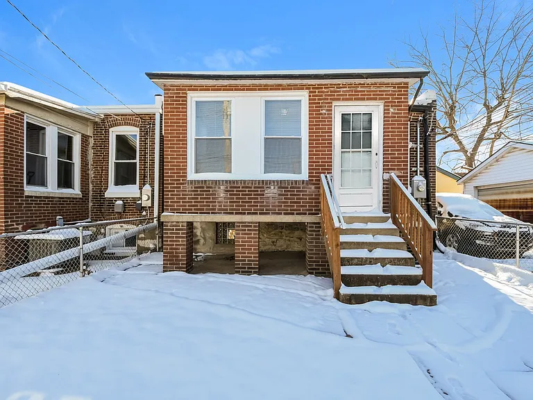 742027_029_rear_view_13574634.jpg