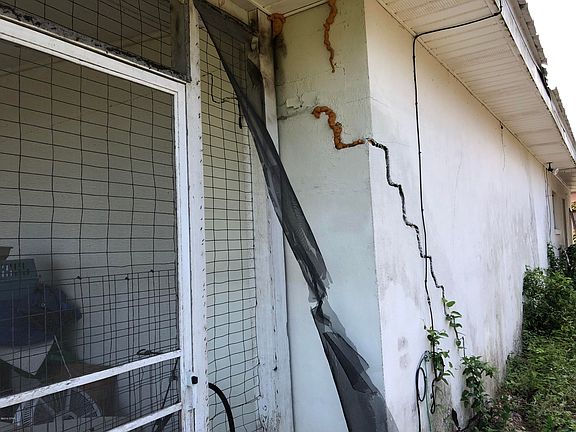 2nd image of 1111 W 10th Ct