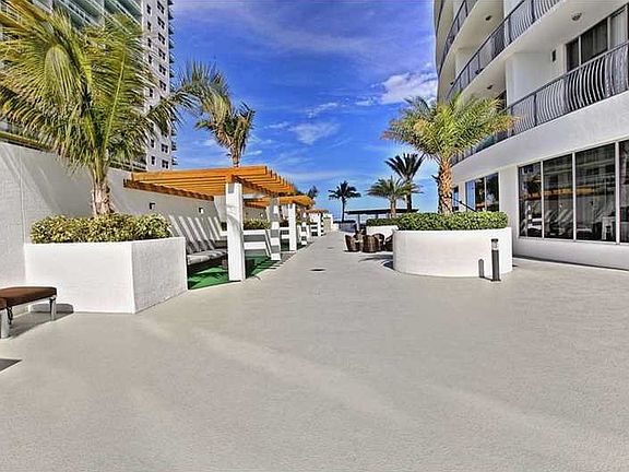 3rd image of 1750 N Bayshore Dr APT 1901