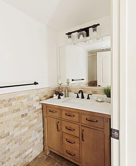 272 N Chester Ave #101 — Photo 17