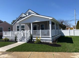 21 N Colmar Cir, Margate, NJ 08402