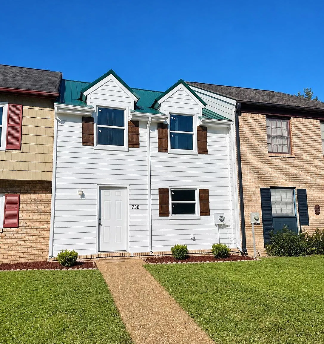 2 bed, 1.5 bath, 1386 sqft, $1,600 — Photo 1