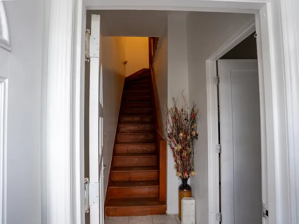 194 Essex Street image 6 of 9