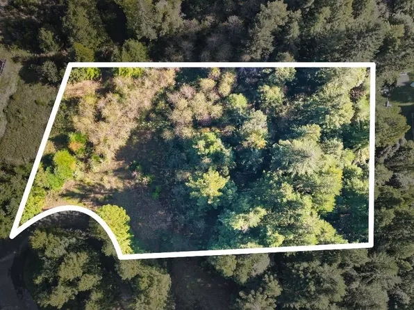 105 Tiffany Ln, Crescent City, CA 95531