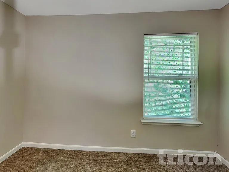186 English Hills Dr — Photo 11