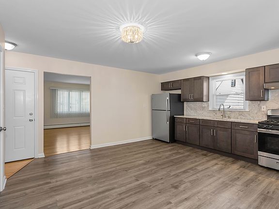 Kitchen W/Dining Area