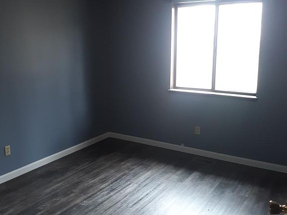 4th image of 402 Summit Dr