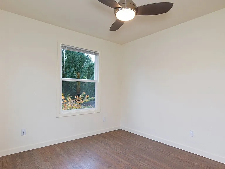 48th Street Apartments — Photo 24