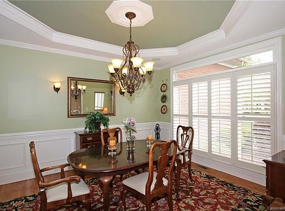 3rd image of 214 Vintage Hill Ln