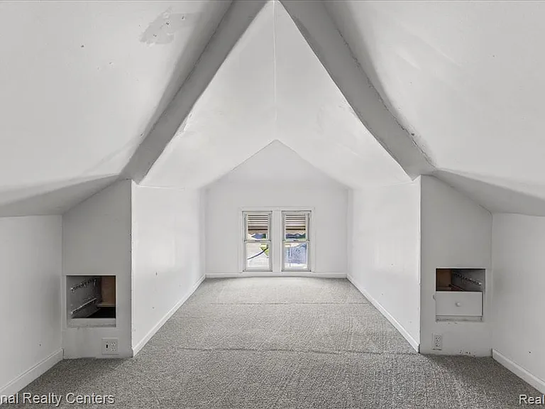 25357 Lawn St — Photo 10