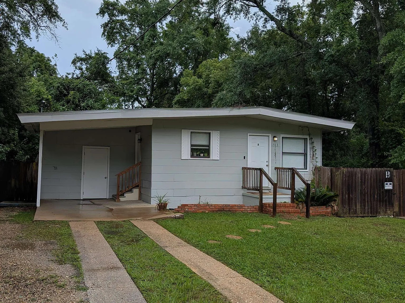3 bed, 1.0 bath, 912 sqft, $1,250 — Photo 3
