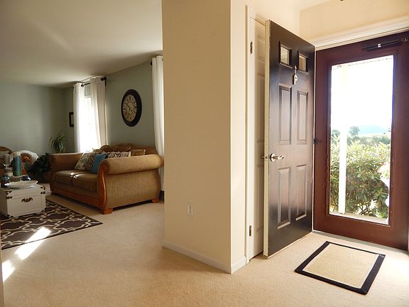 5th image of 112 Woodview Dr