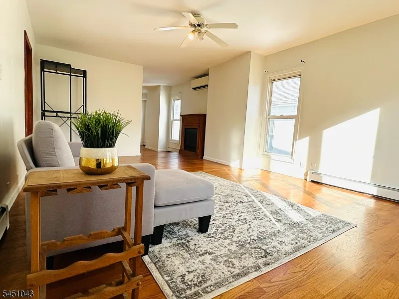 3 bed, 1.0 bath, $2,400 — Photo 1