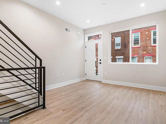 3rd image of 2067 E Birch St