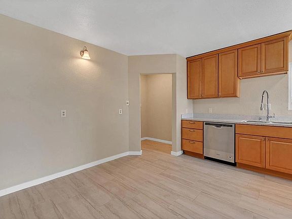 4th image of 1015 Colusa St