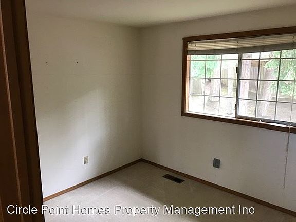 5th image of 16721 NE 35th St