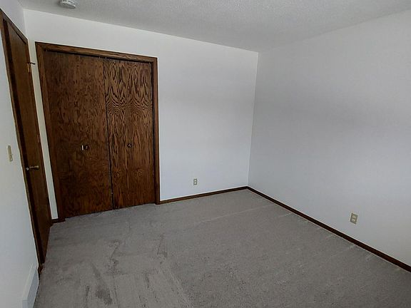 3rd image of 5340 Russell Ave N Unit 1