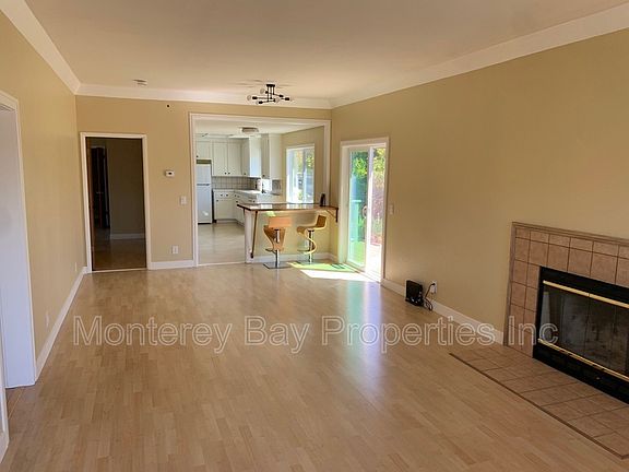 3rd image of 1715 Matthews Ln