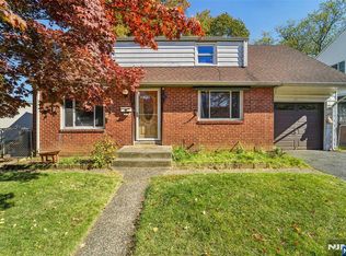25 Clinton Park Dr, Bergenfield, NJ 07621