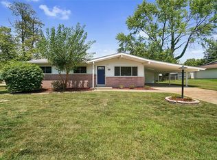 11875 Cynthia Dr, Maryland Heights, MO 63043