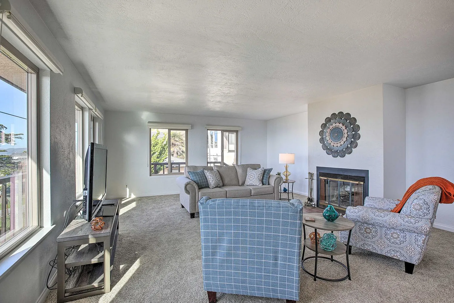 2 bed, 2.0 bath, 1646 sqft, $7,151 — Photo 2