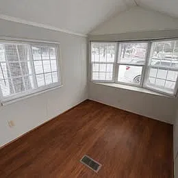Cozy 1 Bed / 1 Bath Tiny Home $950/month Pet Friendly — Photo 2