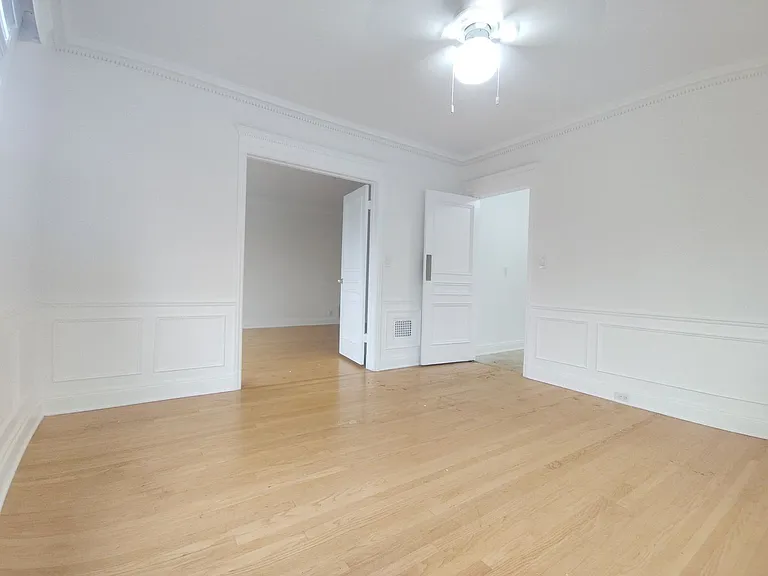 10974 Strathmore Dr — Photo 7