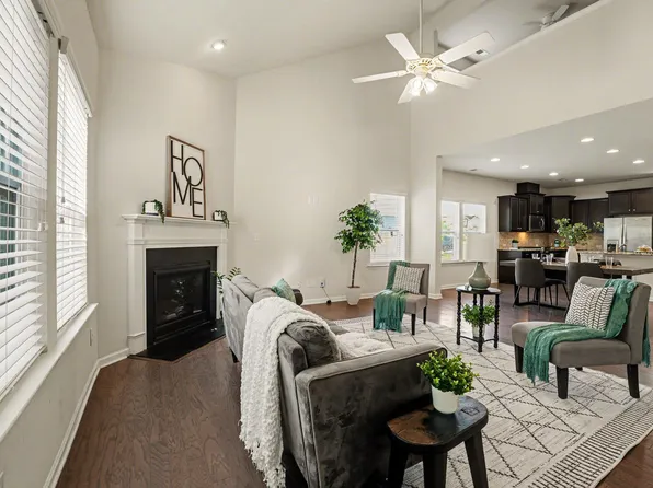 713 Harvest Point Dr, Fuquay Varina, NC 27526