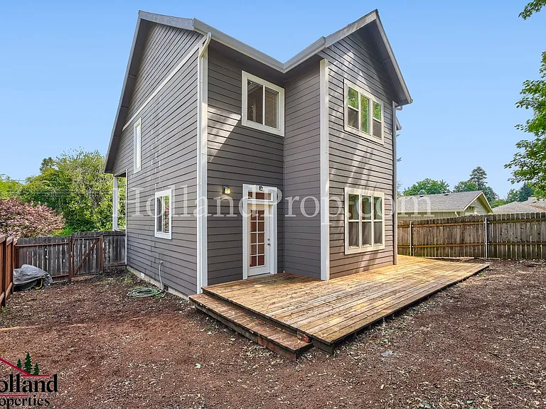 3228 SE Filbert St — Photo 25