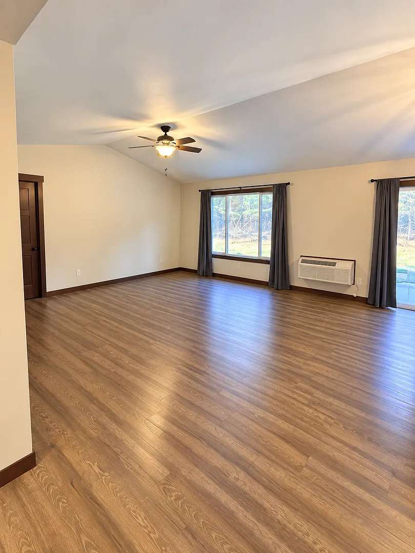 122-124 Hickory Lane — Photo 4