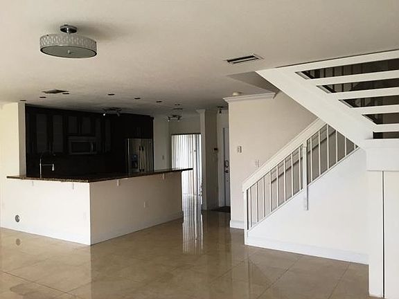 3rd image of 10947 NW 65th St
