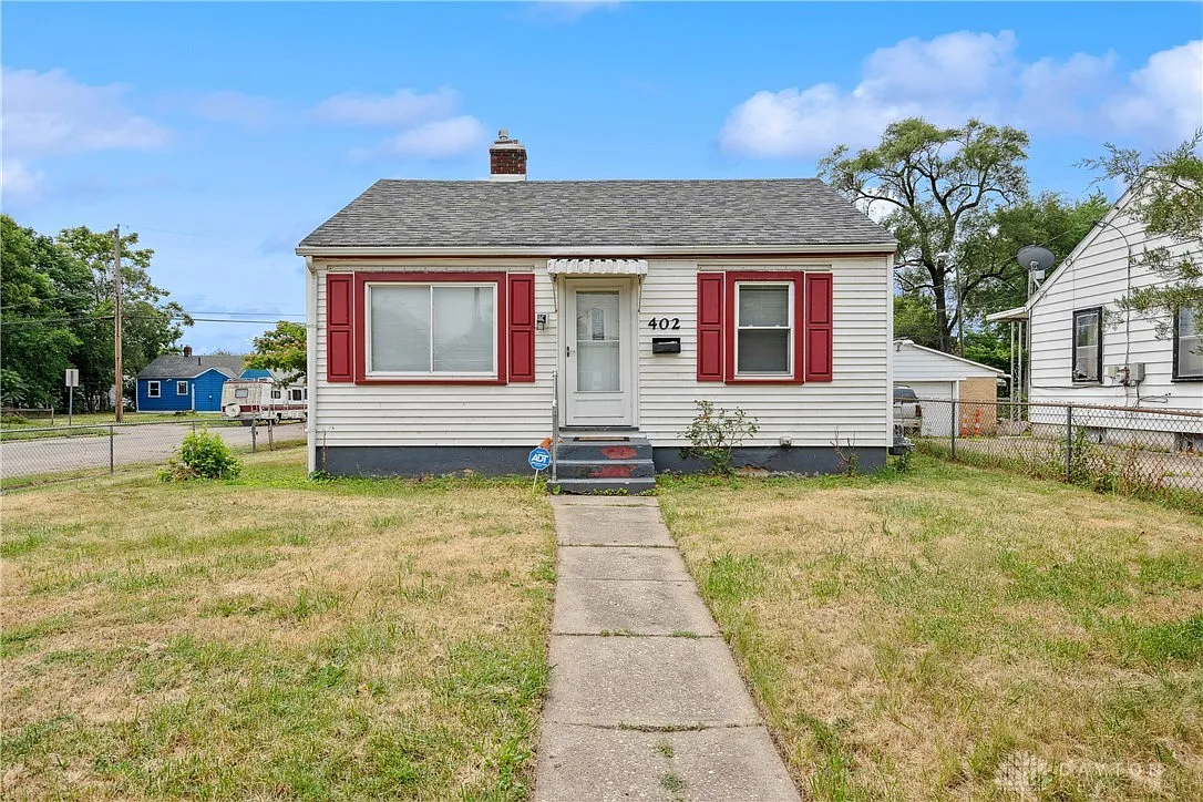 402 Smith St photo 1
