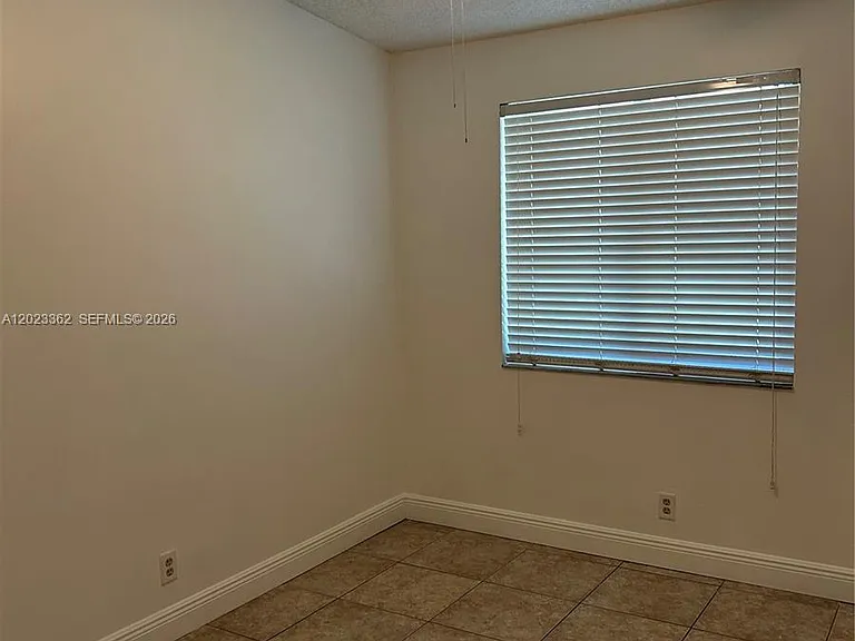 578 Woodgate Cir #E — Photo 8
