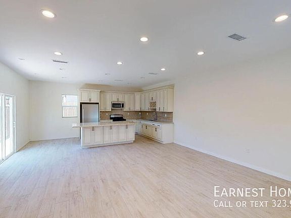 3rd image of 7252 Glade Ave