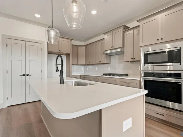 1075 Maplehurst St, Decatur, AL 35603