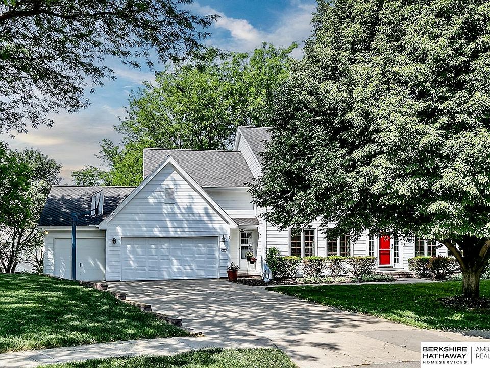 1st image of 512 S 158th Avenue Cir