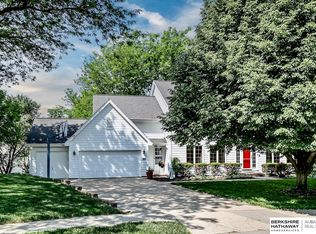512 S 158th Avenue Cir, Omaha, NE 68118