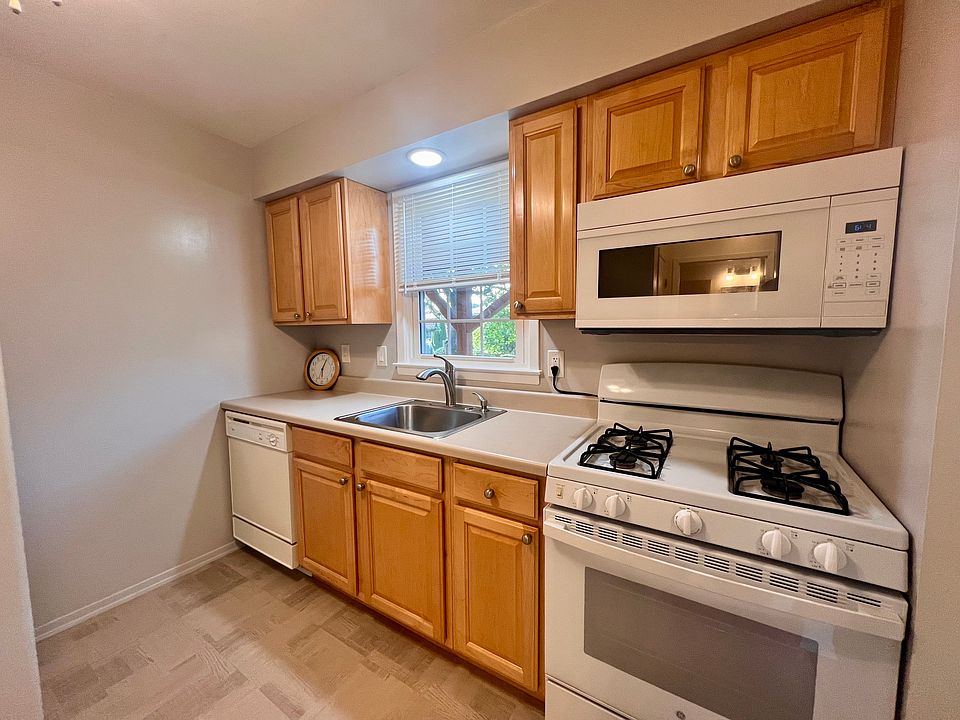 1st image of 18-23 Clintonville St #1