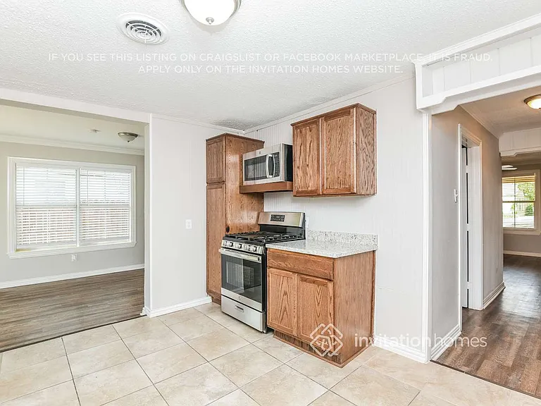208 Ennis St — Photo 8