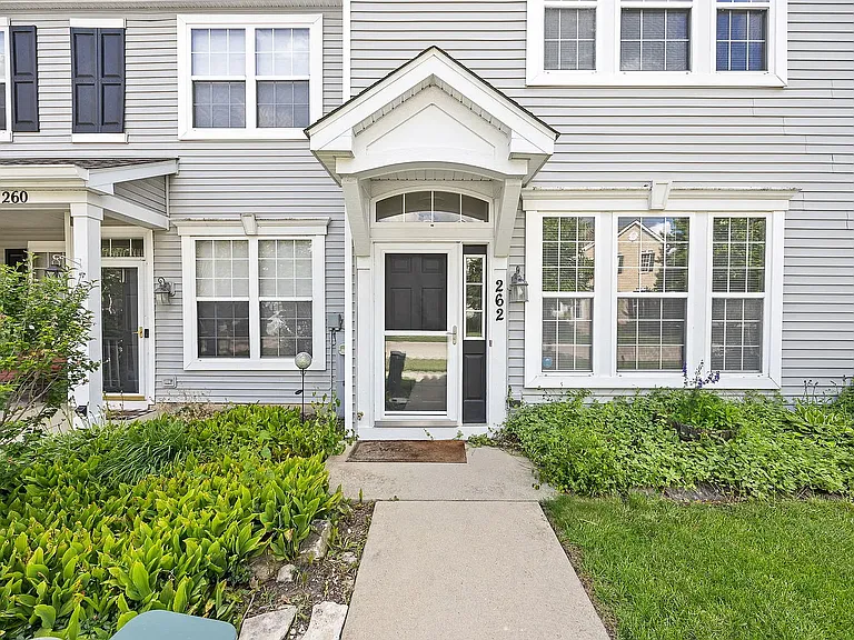 262 Springbrook Trl S — Photo 2