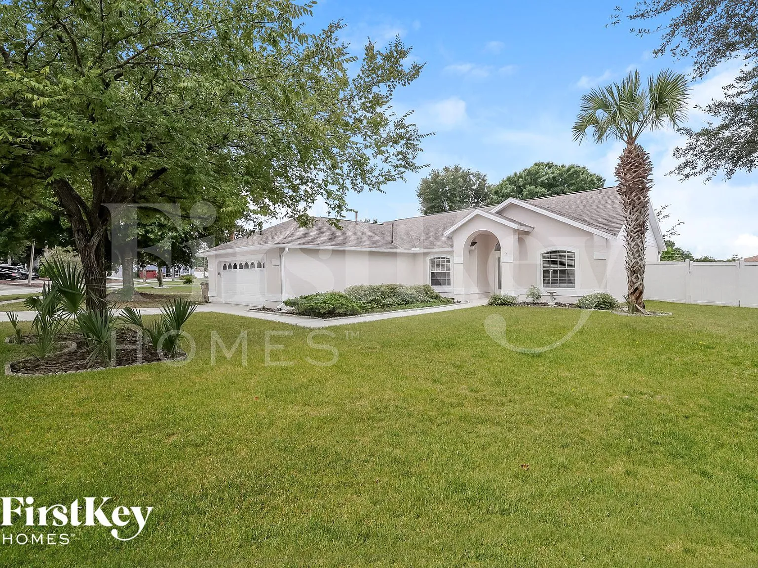3 bed, 2.0 bath, 1520 sqft, $2,565 — Photo 2