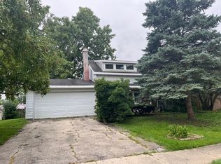 223 Lee Ln, Bolingbrook, IL 60440