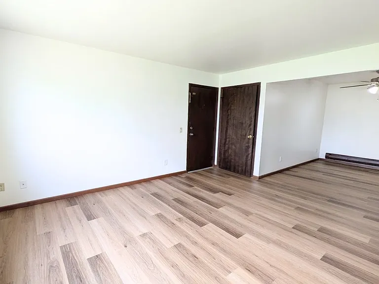 206-208 Sunset Ln — Photo 5